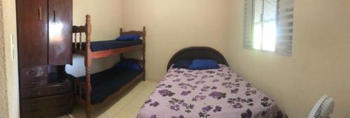 - une chambre avec 2 lits superposés dans l'établissement Casa 2, à Praia Grande