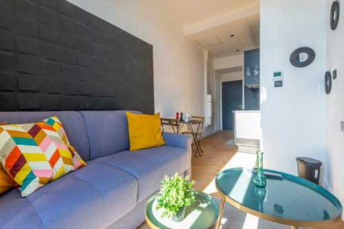 304 B Charming 2 room apartment refurbished super