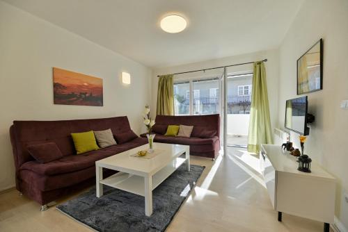 TV a/nebo společenská místnost v ubytování Apartman Mišura