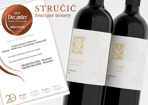 two bottles of red wine with a wine bottle certificate at Apartmani Lucija in Ludbreg
