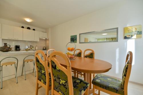 Kuchyň nebo kuchyňský kout v ubytování Apartman Mišura