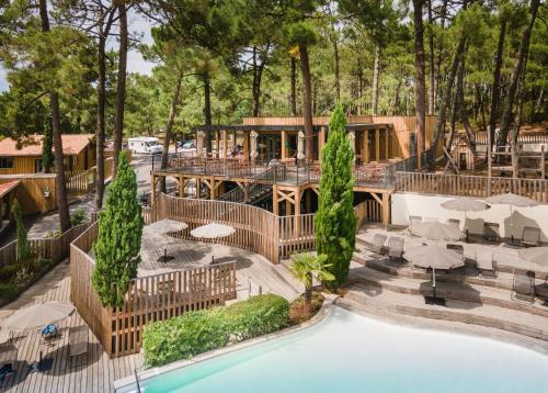 Bazén v ubytování Huttopia Arcachon nebo v jeho okolí