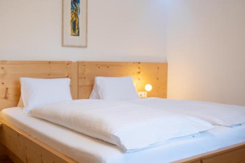 Ein Bett oder Betten in einem Zimmer der Unterkunft Pension Fischinger