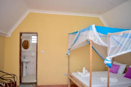 Кровать или кровати в номере Blue Earth Beach Bungalow