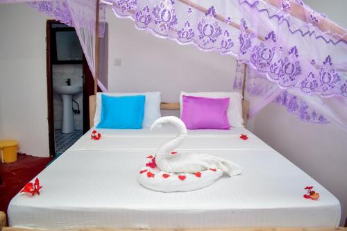 Кровать или кровати в номере Blue Earth Beach Bungalow