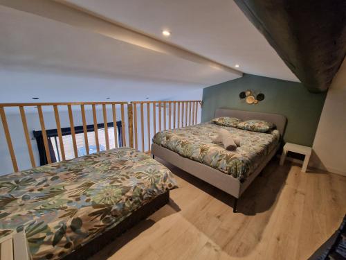 a bedroom with two beds in a room at Chez Lilo in Fos-sur-Mer