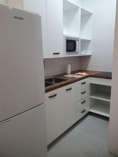 FIRST FLOOR - STUDIO 109 c