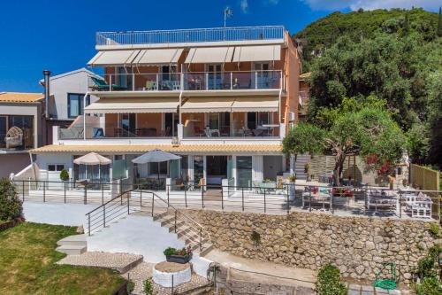 Το κτήριο όπου στεγάζεται  το διαμέρισμα