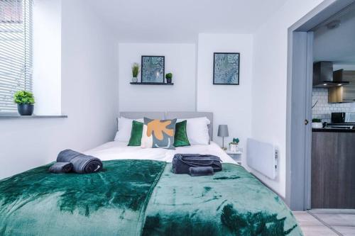 Postel nebo postele na pokoji v ubytování Elegant & Comfortable 1-BR Flat by Amazing Spaces Relocations Ltd