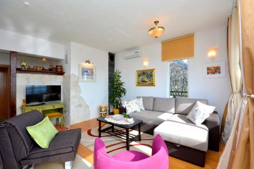 Villa Orhid near Split, heated pool
