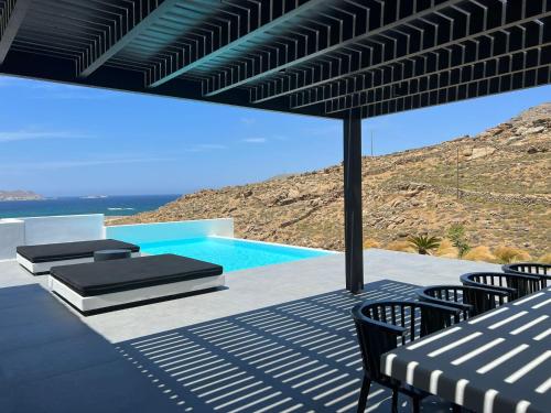 BLACK AND WHITE VILLAS FTELIA - MYKONOS