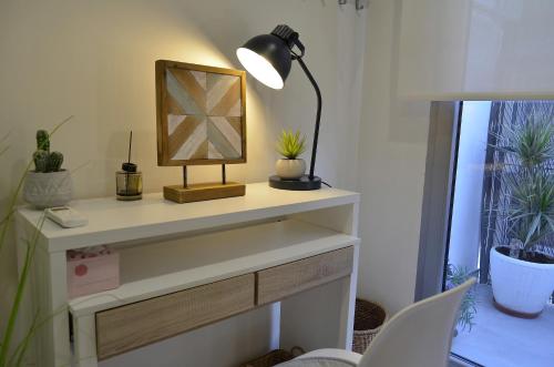 a room with a table with a mirror and a lamp at APARTAMENTO LA UNIÓN in Castellón de la Plana