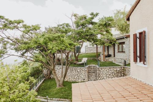 Gallery image of Carmel Villas in Drymon