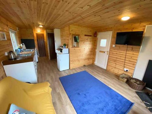 Kuchyň nebo kuchyňský kout v ubytování Idyllic Cornish Retreat At Puffin Lodge