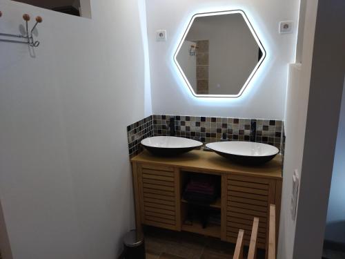 Ένα μπάνιο στο Gîte l'écurie 3 étoiles La HAGUE - MANCHE 2-5 pers avec SPA sur le GR 223