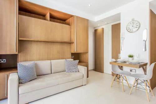 Istumisnurk majutusasutuses West One Studio Apartments