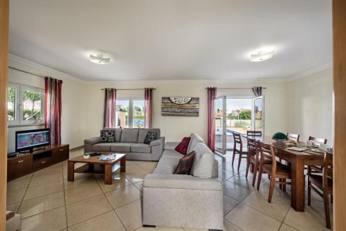 Villa Das Oliveiras amazing location walk to Marina restaurants beach