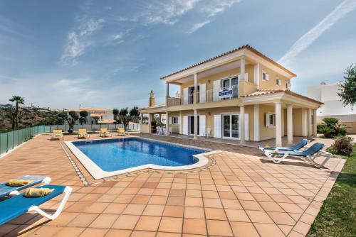 Villa Das Oliveiras amazing location walk to Marina restaurants beach