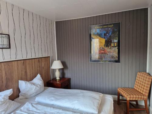 Un pat sau paturi într-o cameră la Harz Hotel Waldhaus