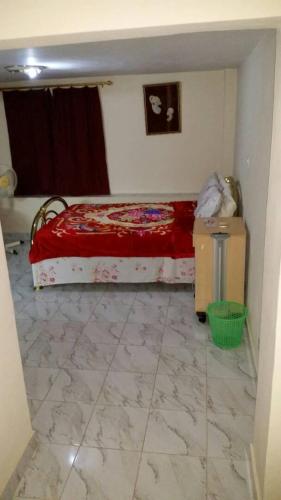 een slaapkamer met een bed en een tegelvloer bij #8 princess apartments, kerr serign,230mt to senegambia strip in Sere Kunda