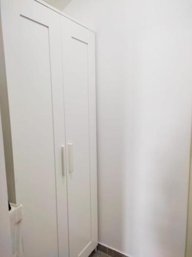 Spacious Austrian Style Apartment close to City Center Landstraße