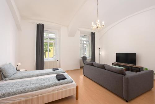 Spacious Austrian Style Apartment close to City Center Landstraße
