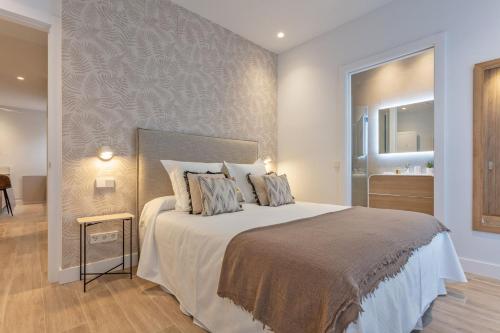 Charming 2-Bed Apartment in Conde Duque Madrid
