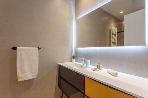 Charming 2-Bed Apartment in Conde Duque Madrid