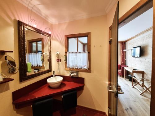a bathroom with a sink and a mirror at Landhaus Talblick- Boutique B&B-Pension-Gästehaus in Brotterode-Trusetal