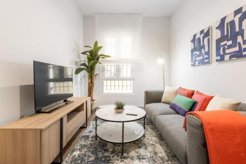 Elegant 2-Bed Stay in Central Chamberí