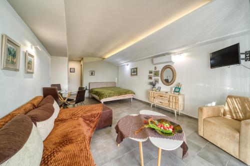 Χώρος καθιστικού στο Magical View Studios 1 Asproneri, Kamena Vourla