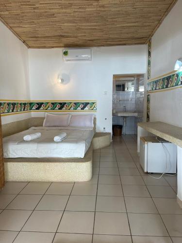 Gallery image of HOTEL DU BAR DE LA MER CAP SKIRRiNG in Kabrousse