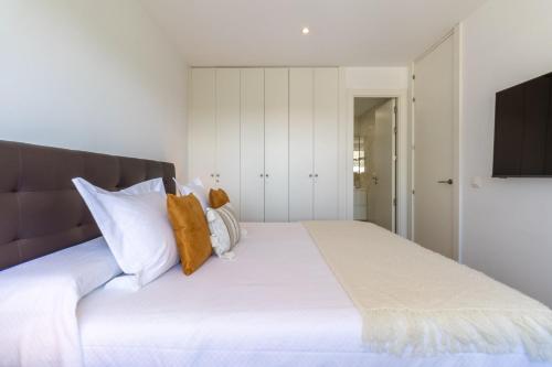 Charming 1-Bed Apartment with Bright Interiors