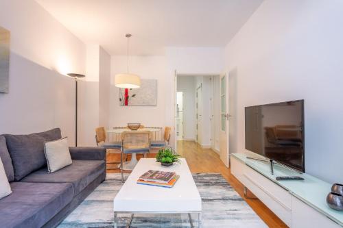 Cozy 2BR Apartment Steps from Plaza Mayor