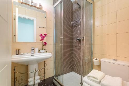 Cozy 2BR Apartment Steps from Plaza Mayor