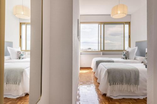 Vibrant 2-Bed Apartment for 4 in Madrid