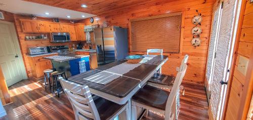 Una cocina o zona de cocina en Dream Mountain Delight