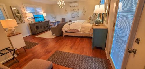 Ένα ή περισσότερα κρεβάτια σε δωμάτιο στο Walnut Hill Estate