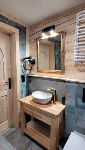a bathroom with a sink and a mirror at Górskie Przysiółki w Koniakowie - Dom z bala JODEŁKA in Koniaków