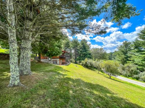 Κήπος έξω από το Breezy River Mountain Cabin