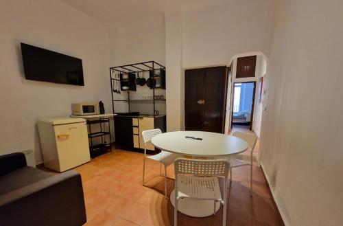 Kuchyň nebo kuchyňský kout v ubytování Frailes Apartments Granada