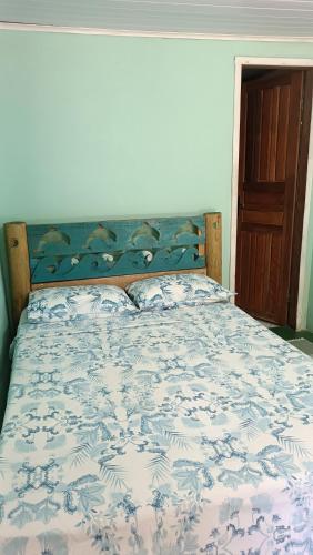 Cama ou camas em um quarto em Pousada Sobre as Ondas - ILHA DO MEL - PR