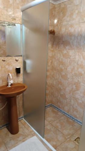 a shower with a sink and a shower stall at Pousada Sobre as Ondas - ILHA DO MEL - PR in Ilha do Mel