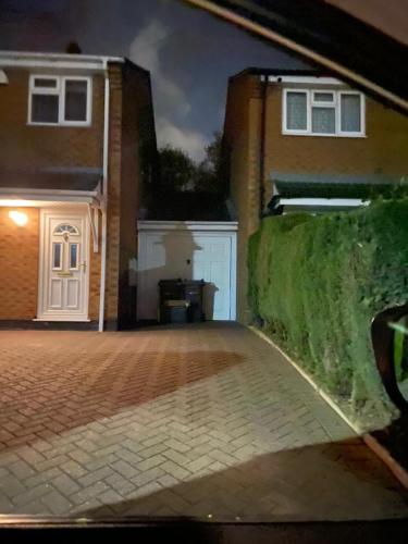 Cosy 3 bed detached house Birmingham photo 22