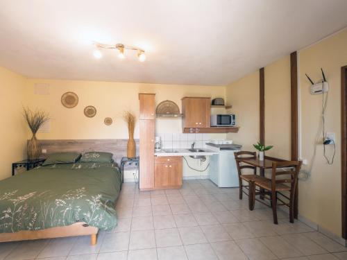 a bedroom with a bed and a kitchen at Appartement vue panoramique campagne Pouncho 2 pers in Millau