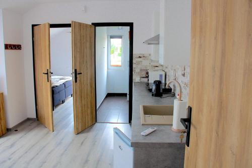 Η κουζίνα ή μικρή κουζίνα στο Apartamenty Kwiat Jabłoni