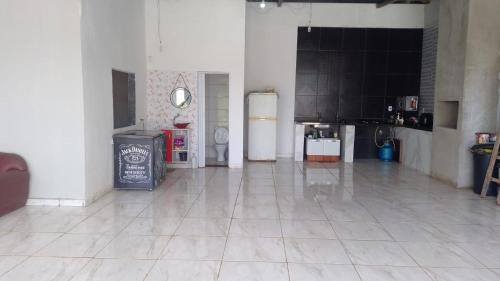 a large room with a kitchen with a large tile floor at Chácara Incra 9 in Campo Limpo