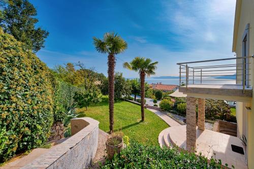 Gambar di galeri bagi Villa Maelynn Opatija with Heated Pool and Sea View di Rubeši