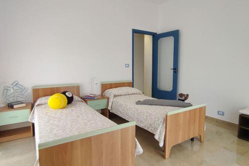 En eller flere senge i et værelse på Blue Sea - Luminoso appartamento a 200 mt da mare