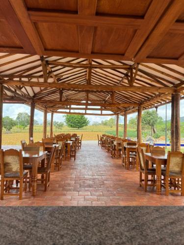 Um restaurante ou outro lugar para comer em Hotel Palais Barichara